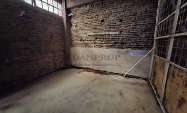 LAVALLE 4500 - GALPON 900 MTS   2 LOTES 600 MTS - 1500 MTS - V. MARTELLI - VENDE