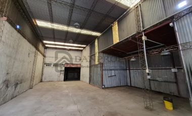 LAVALLE 4500 - GALPON 900 MTS   2 LOTES 600 MTS - 1500 MTS - V. MARTELLI - VENDE