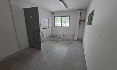 LAVALLE 4500 - GALPON 900 MTS   2 LOTES 600 MTS - 1500 MTS - V. MARTELLI - VENDE