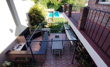 Casa 3 dorm, pileta, jardín y parrilla en la Horqueta. Excelente estado