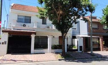 Casa 3 dorm, pileta, jardín y parrilla en la Horqueta. Excelente estado