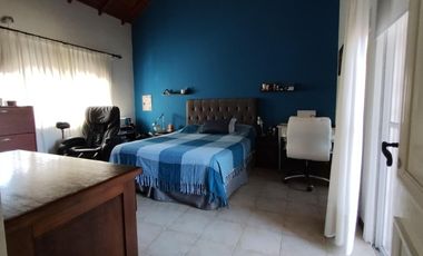 Casa 3 dorm, pileta, jardín y parrilla en la Horqueta. Excelente estado