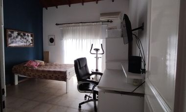 Casa 3 dorm, pileta, jardín y parrilla en la Horqueta. Excelente estado