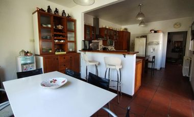 Casa 3 dorm, pileta, jardín y parrilla en la Horqueta. Excelente estado