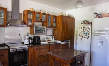 Casa 3 dorm, pileta, jardín y parrilla en la Horqueta. Excelente estado