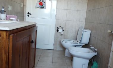 Casa 3 dorm, pileta, jardín y parrilla en la Horqueta. Excelente estado