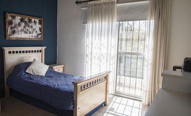 Casa 3 dorm, pileta, jardín y parrilla en la Horqueta. Excelente estado