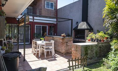 Casa 3 dorm, pileta, jardín y parrilla en la Horqueta. Excelente estado