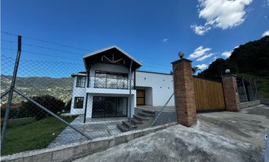 Casa en Alquiler Envigado Alto Las Antillas