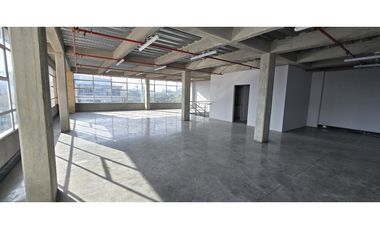 Arrienda  Excelente Bodega Fontibón  4.521 M2