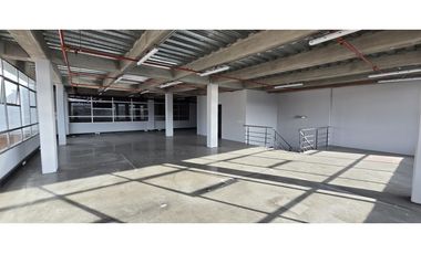 Arrienda  Excelente Bodega Fontibón  4.521 M2