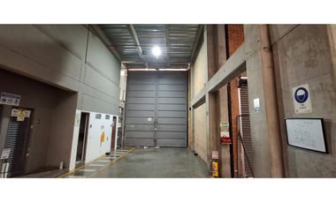 Arrienda  Excelente Bodega Fontibón  4.521 M2