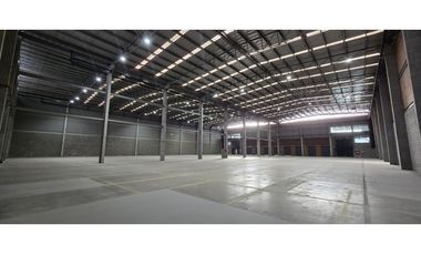 Arrienda  Excelente Bodega Fontibón  4.521 M2