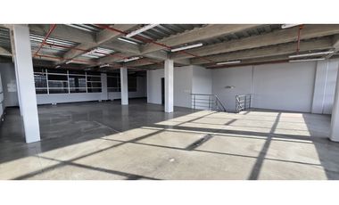 Arrienda  Excelente Bodega Fontibón  4.521 M2