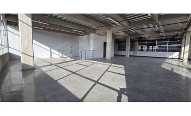 Arrienda  Excelente Bodega Fontibón  4.521 M2