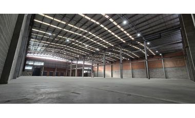 Arrienda  Excelente Bodega Fontibón  4.521 M2