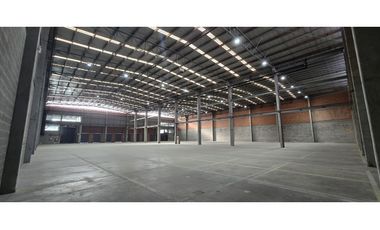 Arrienda  Excelente Bodega Fontibón  4.521 M2