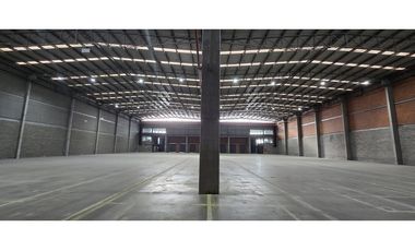 Arrienda  Excelente Bodega Fontibón  4.521 M2