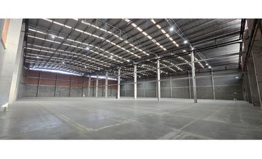 Arrienda  Excelente Bodega Fontibón  4.521 M2