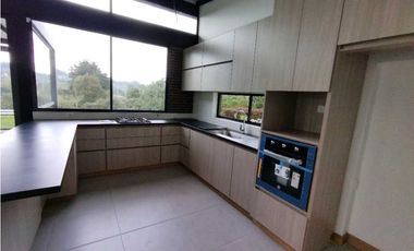 Casa en Arriendo en Envigado Alto de Palmas