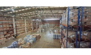 Arrienda  Excelente Bodega Fontibón  2.557 M2