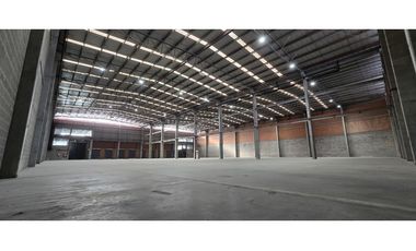 Arrienda  Excelente Bodega Fontibón  2.557 M2