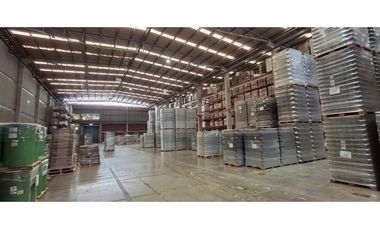 Arrienda  Excelente Bodega Fontibón  2.557 M2