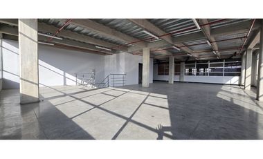 Arrienda  Excelente Bodega Fontibón  2.557 M2