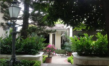 Venta de Edificio Comercial en Ecuador, Guayaquil, sector Ceibos - Olivos