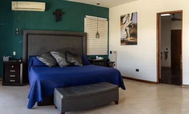 CASA EN VENTA CON PANELES SOLARES EN PRIVADA KINISH, CHOLUL.