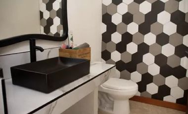CASA EN VENTA CON PANELES SOLARES EN PRIVADA KINISH, CHOLUL.