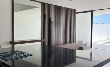 CASA EN VENTA EN PRIVADA XCANATUN, MERIDA.