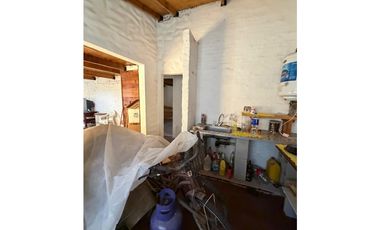 Casa de 2 dormitorios + altillo a 100 metros de Av. 10