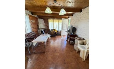 Casa de 2 dormitorios + altillo a 100 metros de Av. 10