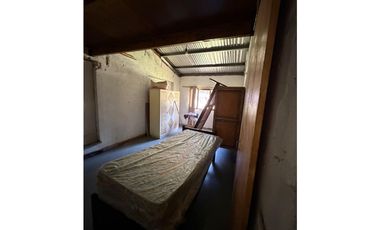 Casa de 2 dormitorios + altillo a 100 metros de Av. 10