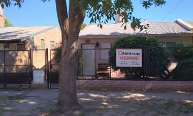 Casa en venta en Ameghino