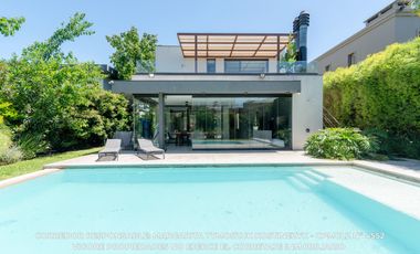 Casa en venta c/ cochera en Adrogué