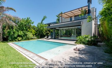 Casa en venta c/ cochera en Adrogué