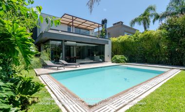 Casa en venta c/ cochera en Adrogué