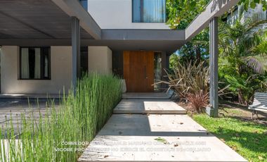 Casa en venta c/ cochera en Adrogué