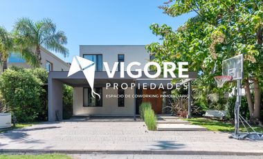 Casa en venta c/ cochera en Adrogué