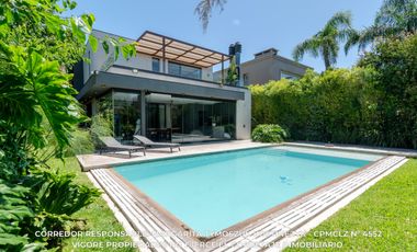 Casa en venta c/ cochera en Adrogué