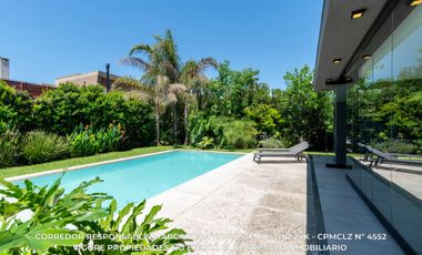 Casa en venta c/ cochera en Adrogué