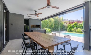 Casa en venta c/ cochera en Adrogué