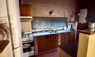 AT159. CUESTA BLANCA. GRAN CASA DE 3 HAB. GALERÍA TECHADA C/ASADOR.