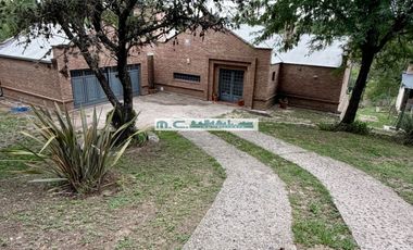 AT159. CUESTA BLANCA. GRAN CASA DE 3 HAB. GALERÍA TECHADA C/ASADOR.