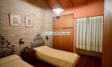 AT159. CUESTA BLANCA. GRAN CASA DE 3 HAB. GALERÍA TECHADA C/ASADOR.