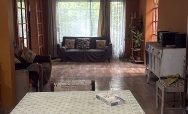 CASA, 2 PISOS, 2 DORM, 2 BAÑOS, TERRENO AMPLIO