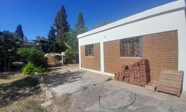 Casa con Pileta. 2 habitaciones.Sup 2734m2.Caucete