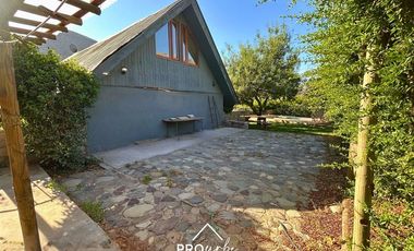 Casa en Arriendo en Moderna, 3 dormitorios, 2 baños, Año Corrido, locomoción pública a la puerta, San José de Maipo